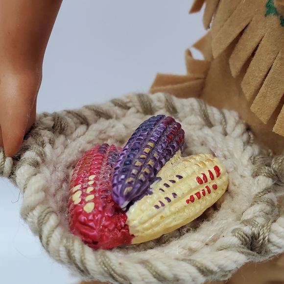 Avon Porcelain Figurine International Collection Tasime Native American Indian - Picture 5 of 15